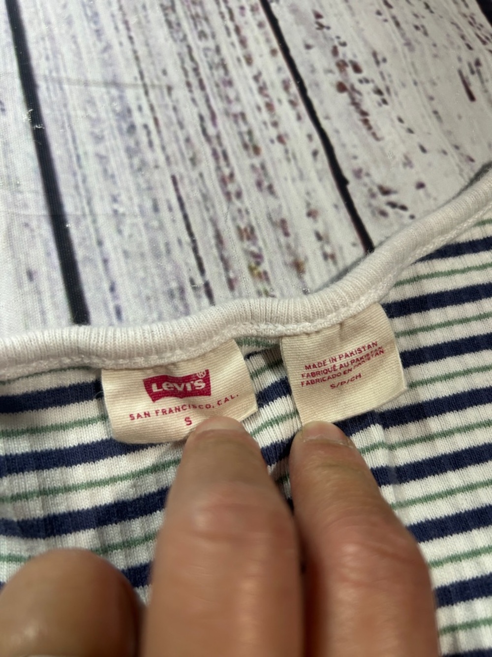Levi’s Women's Britt Cropped Snap-Front Short-Sleeve Top - Picture 3 of 3